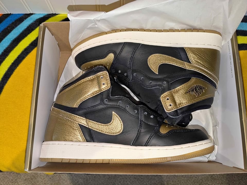 $110 - Air Jordan 1 Retro OG Black/Gold - Mens Size 10