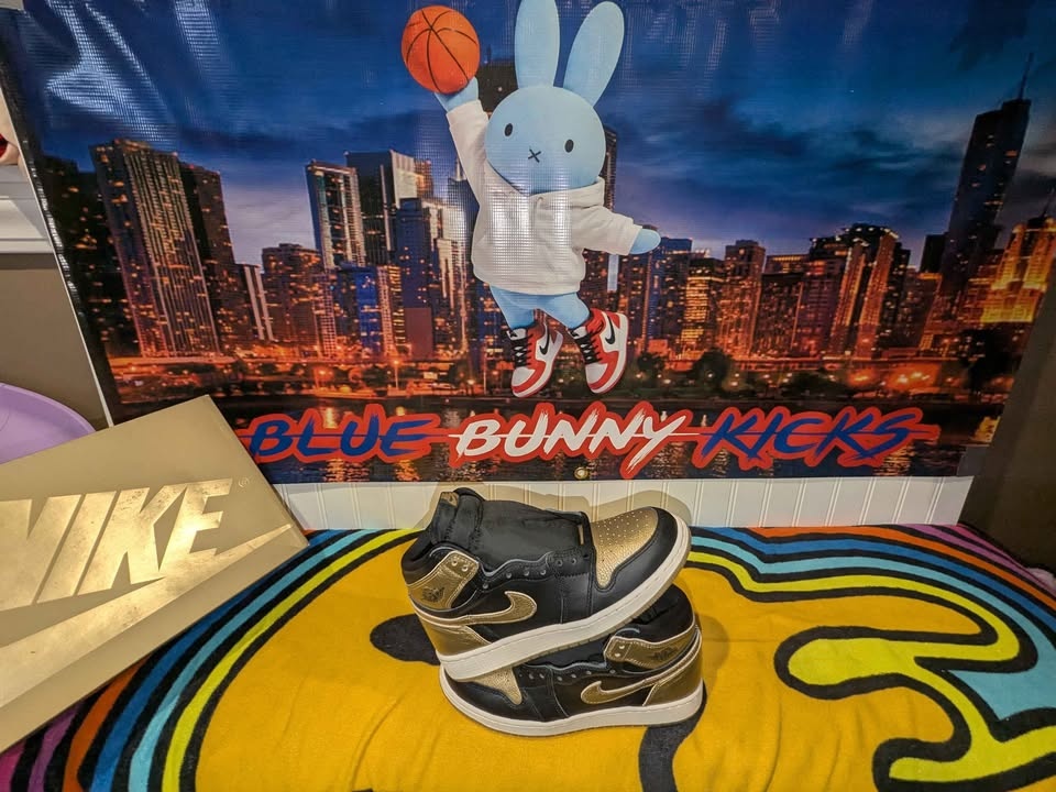 $110 - Air Jordan 1 Retro OG Black/Gold - Mens Size 10 - photo 2