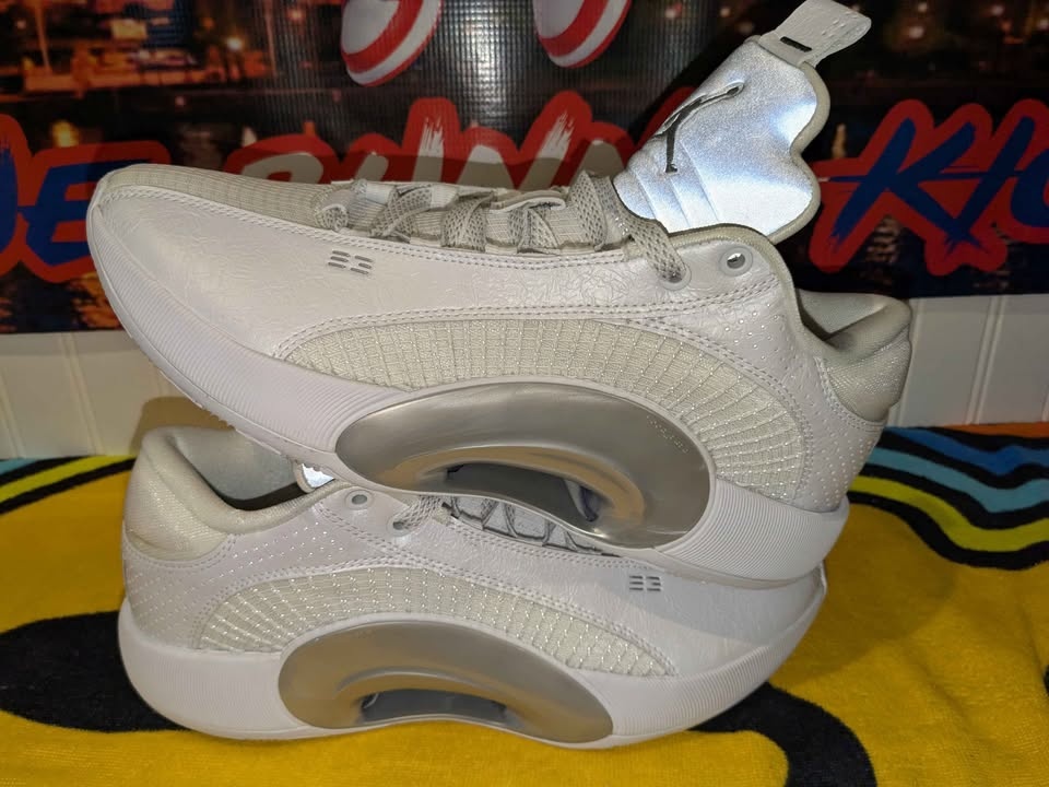 $195 - Jordan XXXV Low Metallic Silver - Men's Size #10 - photo 4