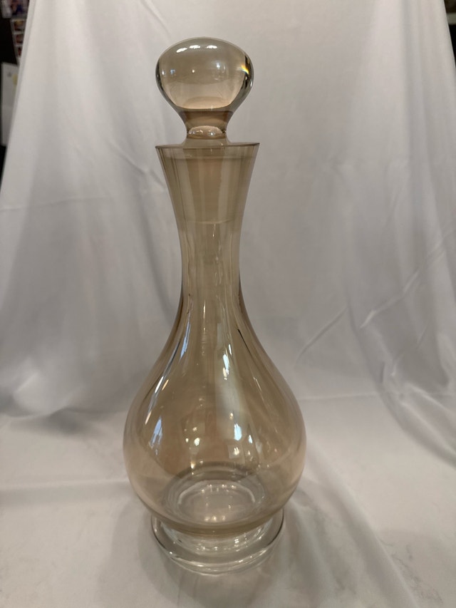 Decanter with round top