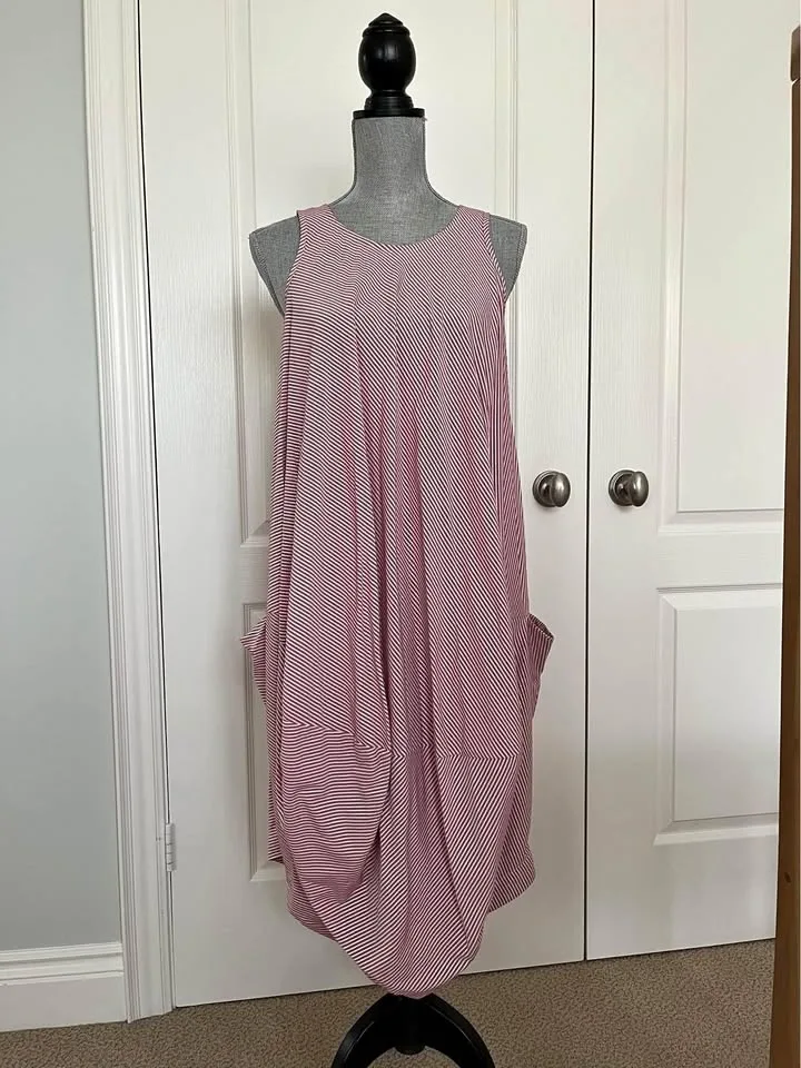 SLEEVELESS BUBBLE DRESS (one size) thumbnail