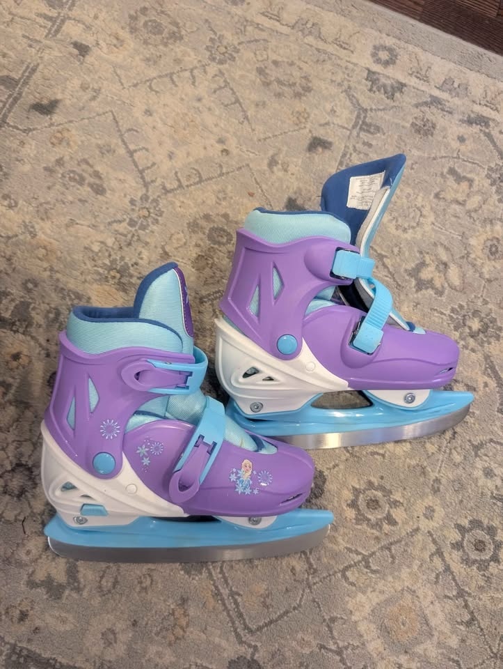 Frozen - Girls Ice skates - Size 1-2 youth