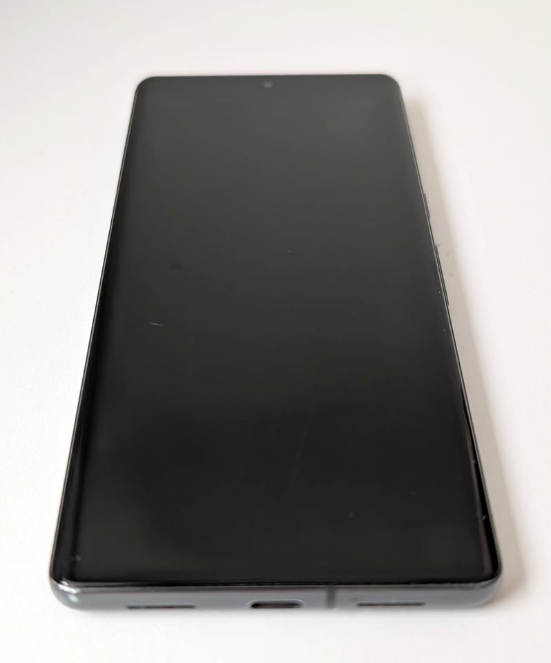 Google Pixel 7 Pro - 128GB - Obsidian - Unlocked + Case