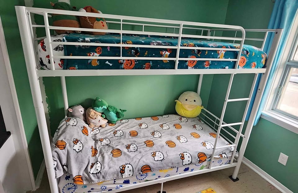 Twin over Twin white Bunk bed