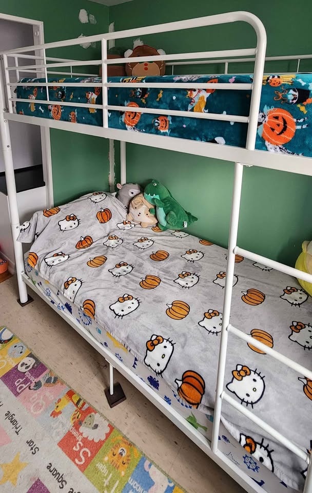 Twin over Twin white Bunk bed - photo 2