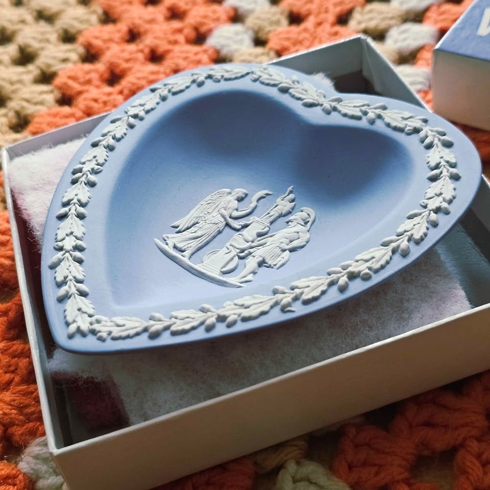 Wedgwood Blue Jasperware Vintage 70s 80s Heart Trinket Dish w/ O - photo 4