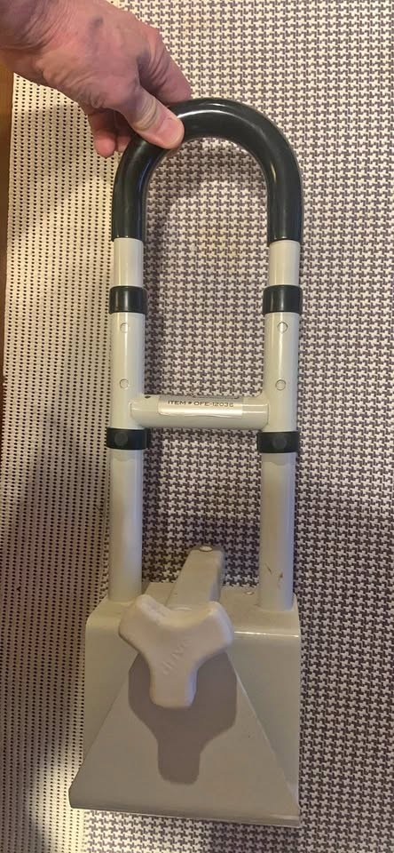 Bath tub safety handle