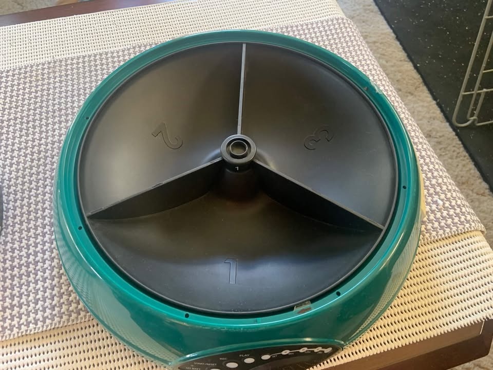 3 meal feeder - photo 4