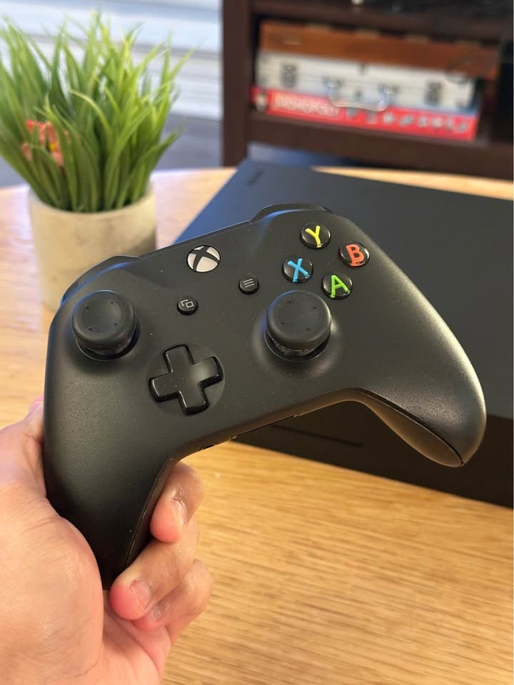 Xbox one X 1 TB - photo 2