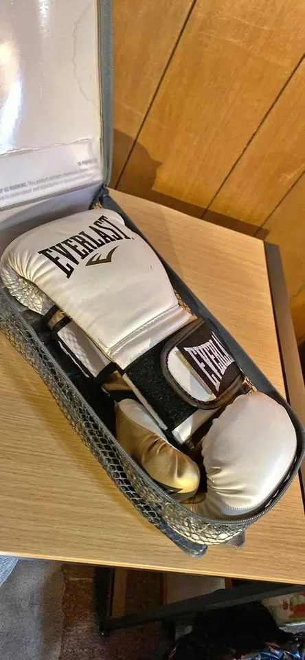 Women’s Boxing Gloves thumbnail