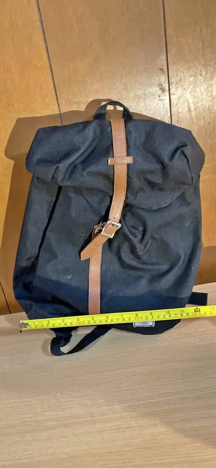 Really good condition hilroy backpack thumbnail