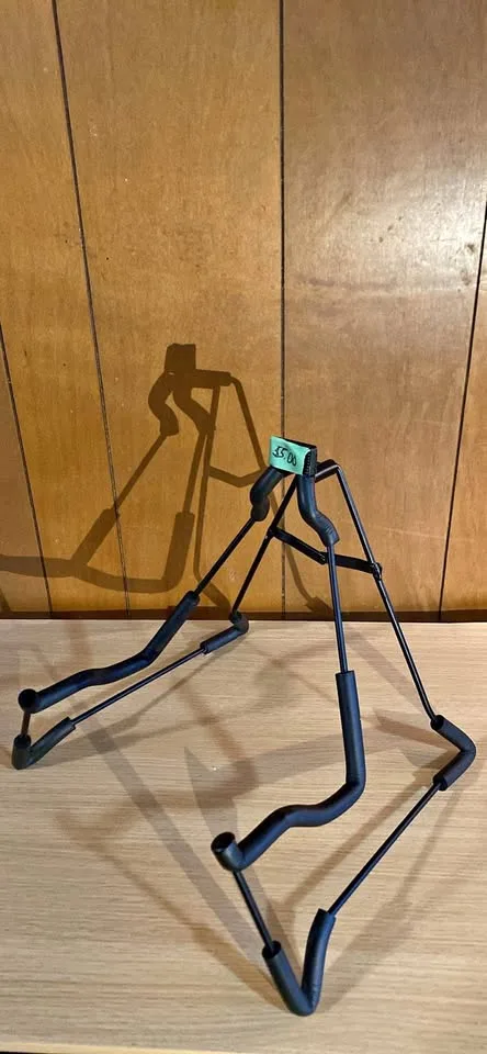 Guitar stand thumbnail