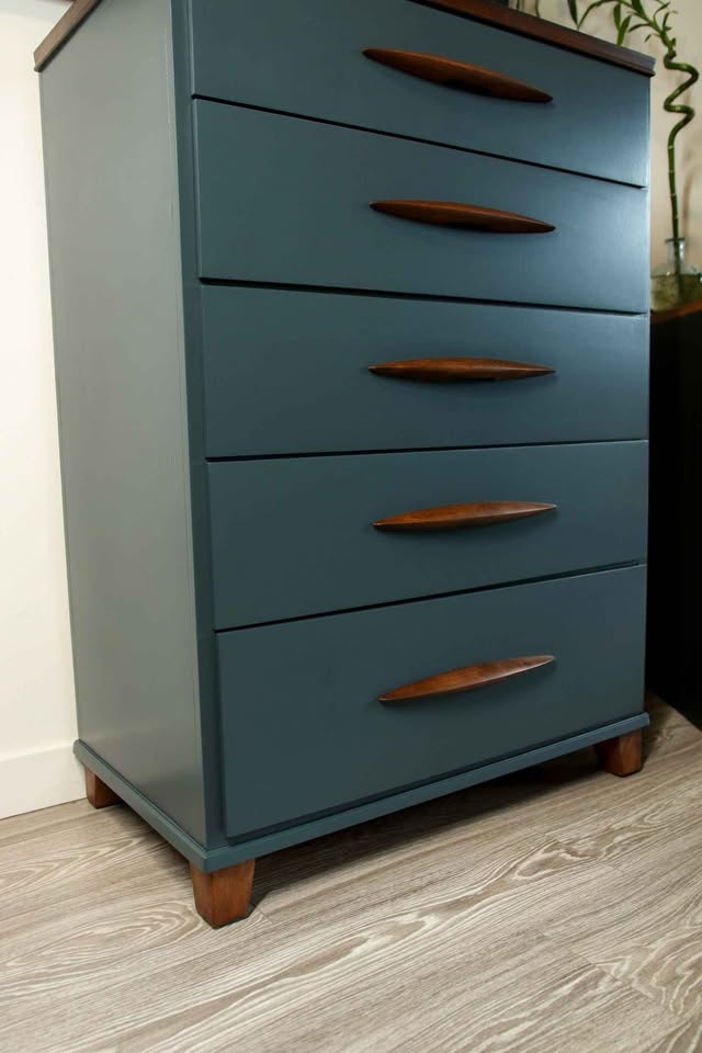 Modern Tall Solid Wood Dresser Kaufman 5 Drawers Delivery - photo 5