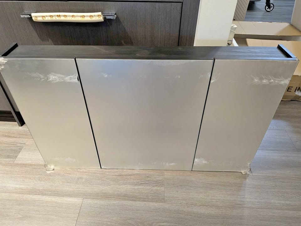 Bathroom medicine cabinet with 3 doors and mirrors 39.5"x4.25"x2