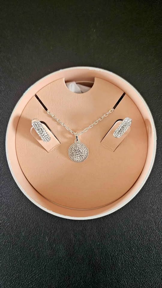 Hillberg & Berk earring and pendant set