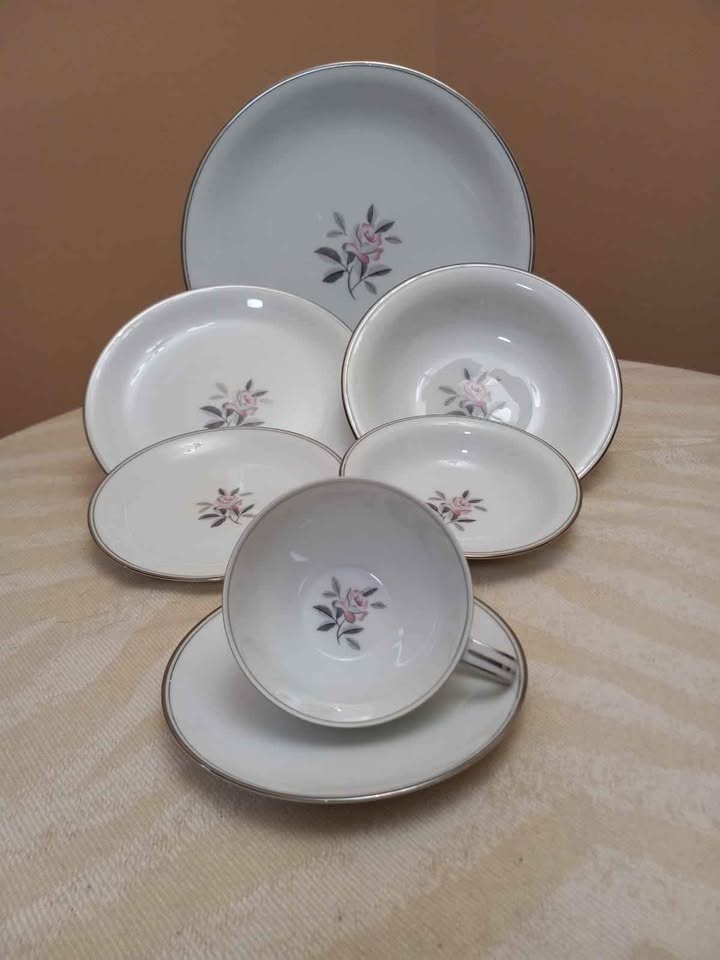 Noritake Rosales #5790 China Set