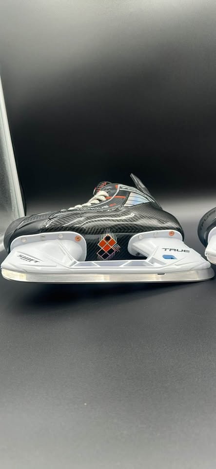 TRUE HOCKEY HZRDUS 9X SENIOR HOCKEY SKATES Size 9.5 - photo 4