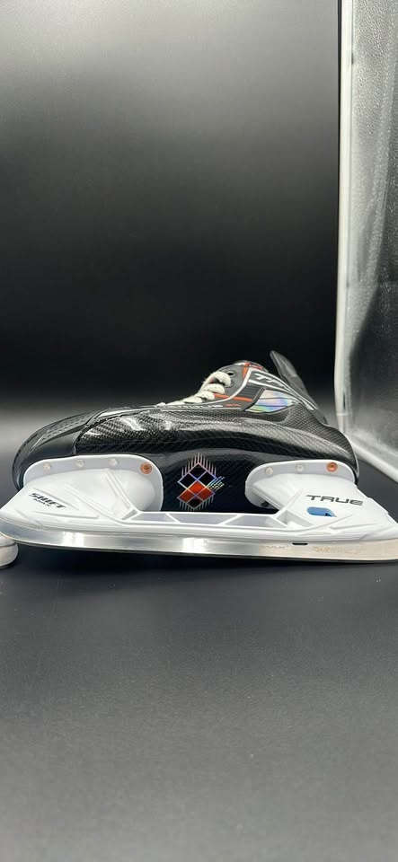TRUE HOCKEY HZRDUS 9X SENIOR HOCKEY SKATES Size 9.5 - photo 5
