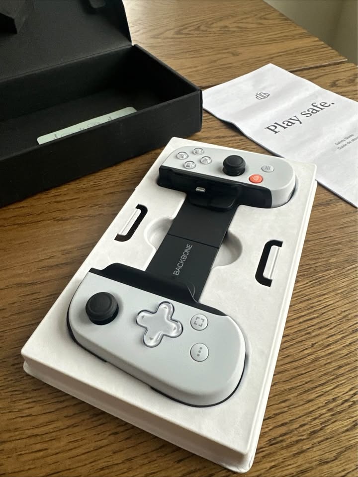 BACKBONE Mobile Gaming Controller 2nd Generation - photo 4