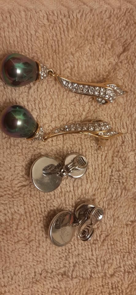 Vintage Monet Earrings and Butler Earrings - photo 5