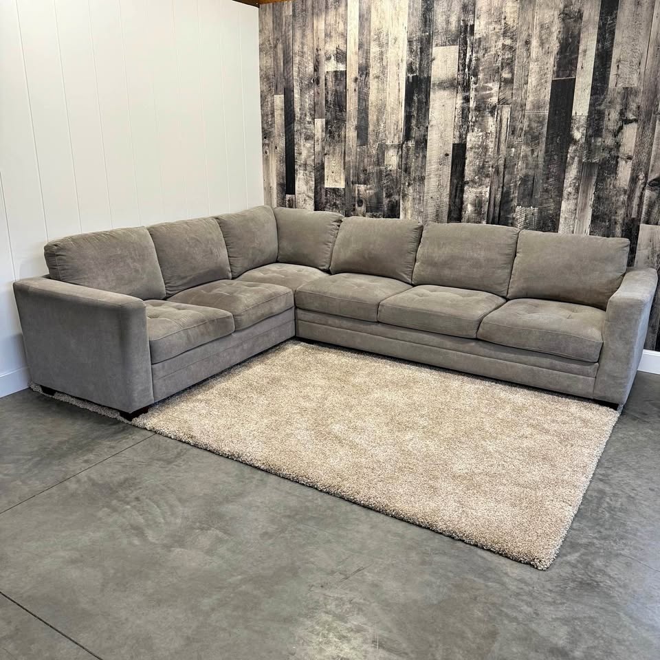 Thomasville 2-Piece Sectional – USB Charging