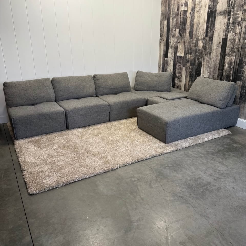 Laney Park U-Shape 6-Piece Modular Sectional - photo 3