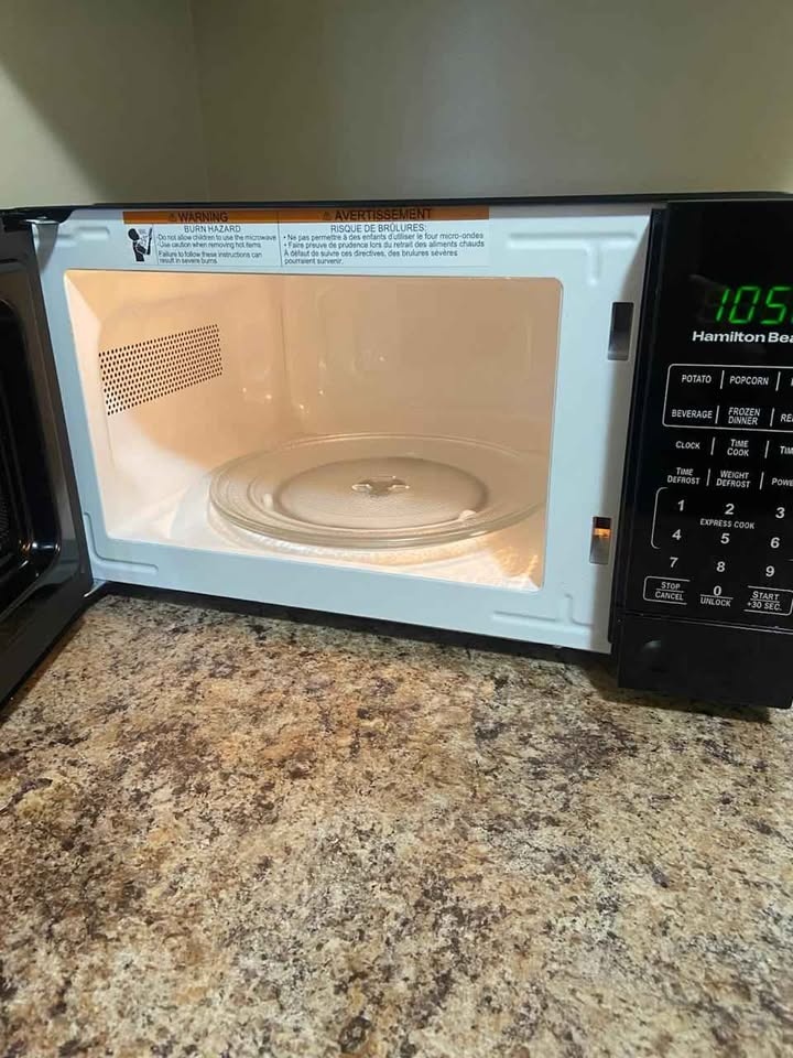 Hamilton Beach microwave oven - photo 3