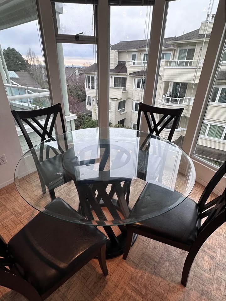 Round Glass table + 4 chairs for sale - photo 2