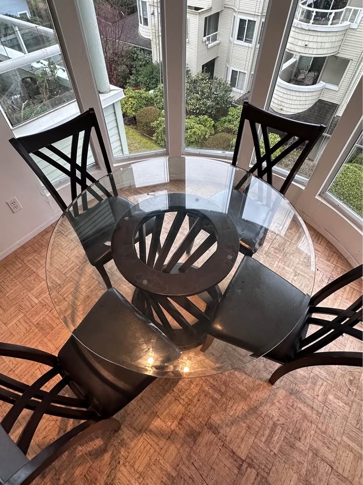 Round Glass table + 4 chairs for sale - photo 3