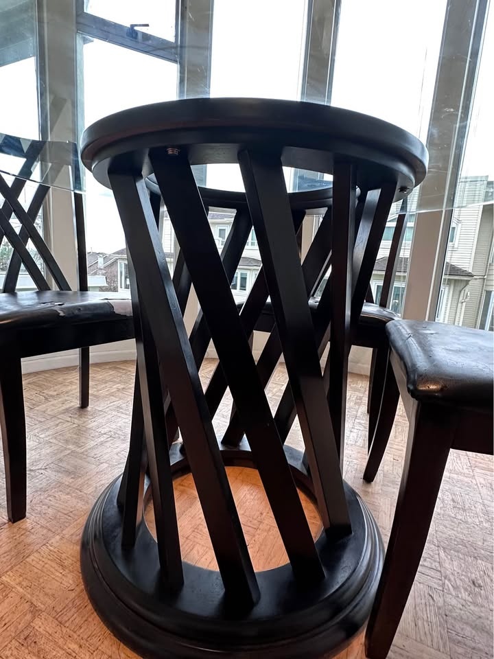 Round Glass table + 4 chairs for sale - photo 4