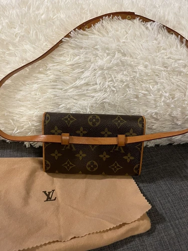 Authentic Pre-Loved LOUIS VUITTON Pochette Florentine - photo 2