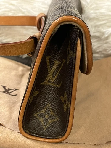 Authentic Pre-Loved LOUIS VUITTON Pochette Florentine - photo 4