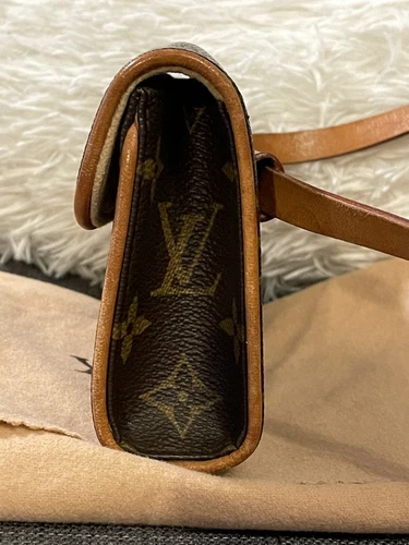 Authentic Pre-Loved LOUIS VUITTON Pochette Florentine - photo 5