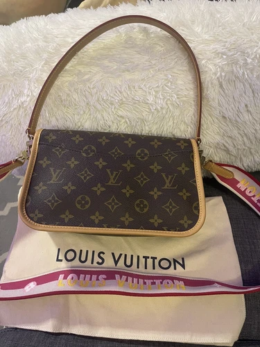 Like New LOUIS VUITTON DIANE in Monogram Canvas - photo 2