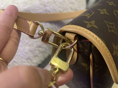 Like New LOUIS VUITTON DIANE in Monogram Canvas - photo 4