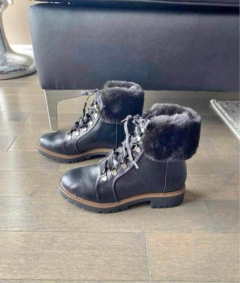 Women’s New Esprit Boots (Size 6)