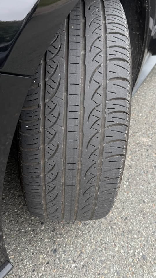 Mustang 18 inch alloy wheel with all season tyres - photo 3