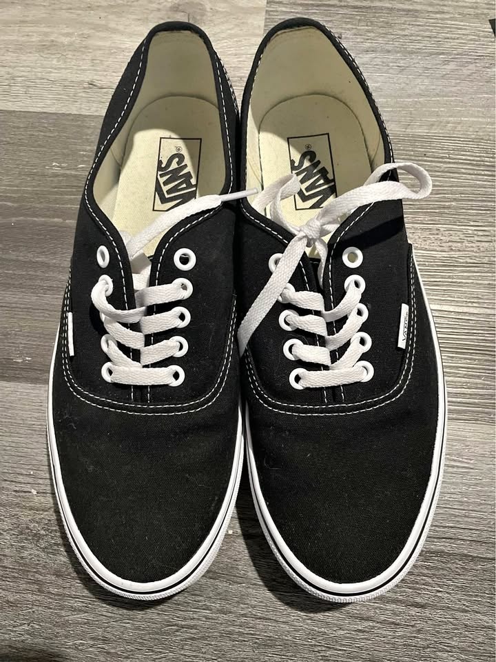 Black canvas vans!