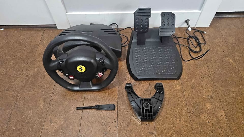Thrustmaster T80 Ferrari Racing Wheel (PS5, PS4, PC)