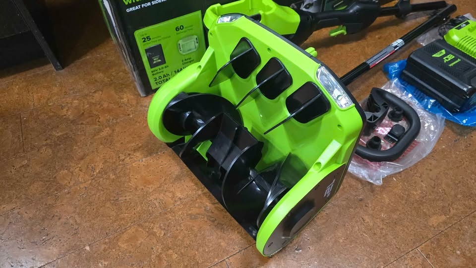 Greenworks 80V 12" Snow Shovel (Battery + Charger) - photo 4