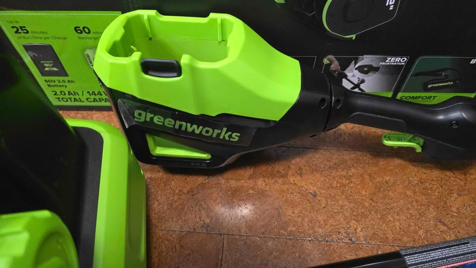 Greenworks 80V 12" Snow Shovel (Battery + Charger) - photo 5