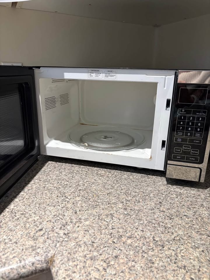 Microwave - photo 2