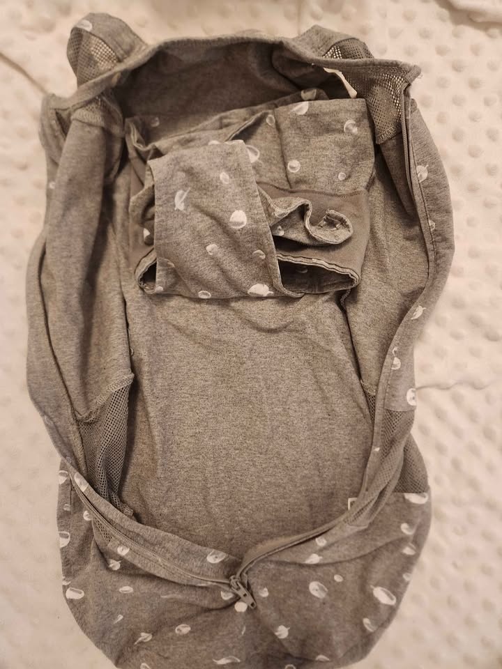 EUC Happiest Baby One Second Swaddle - Graphite Gray Planets - photo 3