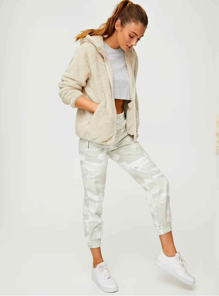 Aritzia TNA Fuzzy Cozy Full Zip Hooded Fleece Jacket - Small (S)