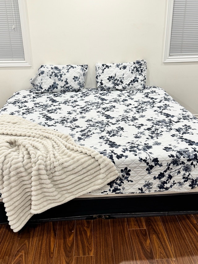King bedbox and mattress - photo 2