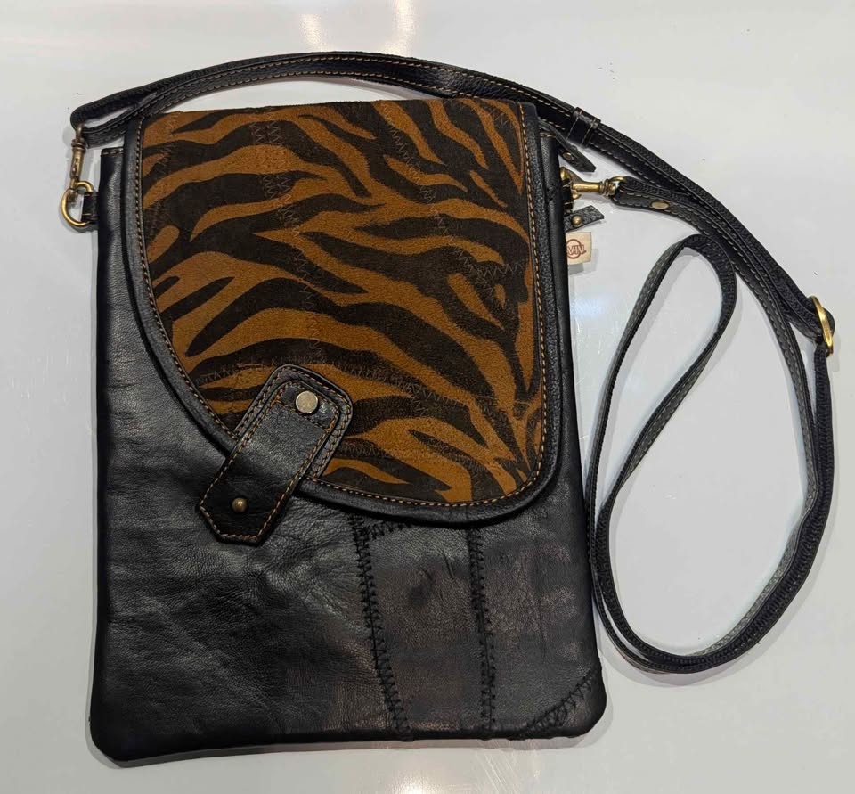 Vaan & Co. Zebra Crossbody Bag - Unique & Sustainable - photo 2