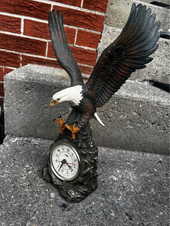 Vintage Eagle Clock - photo 4