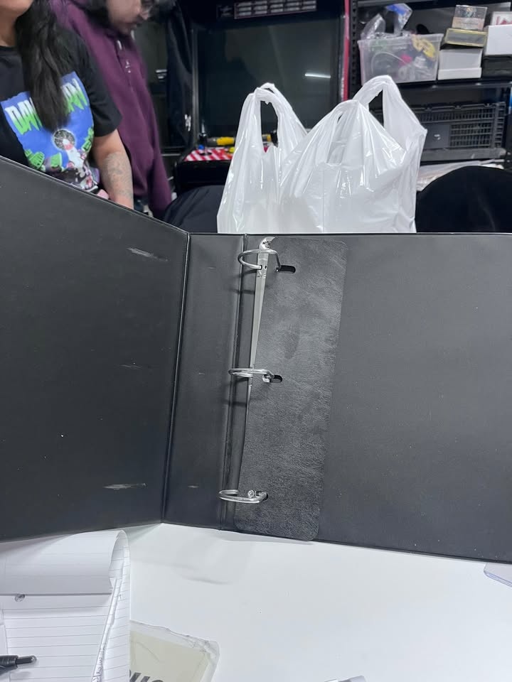 Vintage 1999 POKÉMON TRADING CARD GAME Binder Snorlax - photo 2