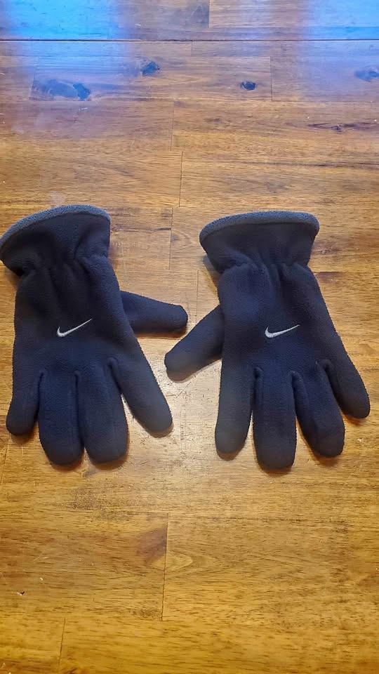 Nike Black Fleece Gloves Youth