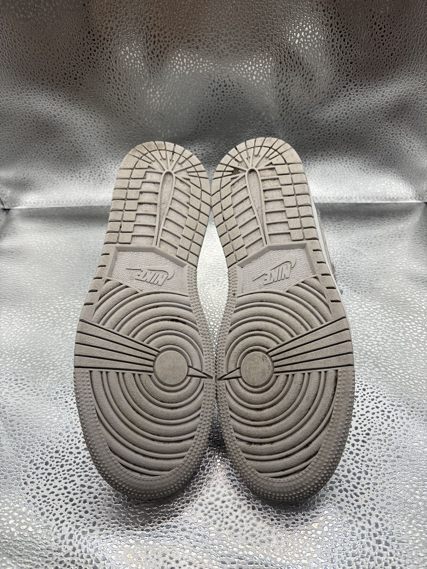 Air Jordan 1 Low Metallic Sliver GS - photo 3